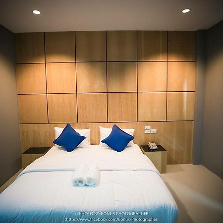 Hobby Hotel Утрадит Екстериор снимка